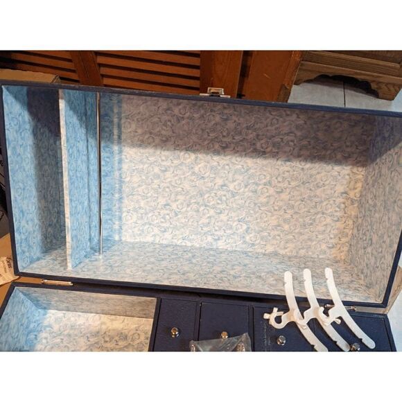 NEW FRANKLIN MINT PRINCESS DIANA WARDROBE TRUNK - Picture 3 of 11